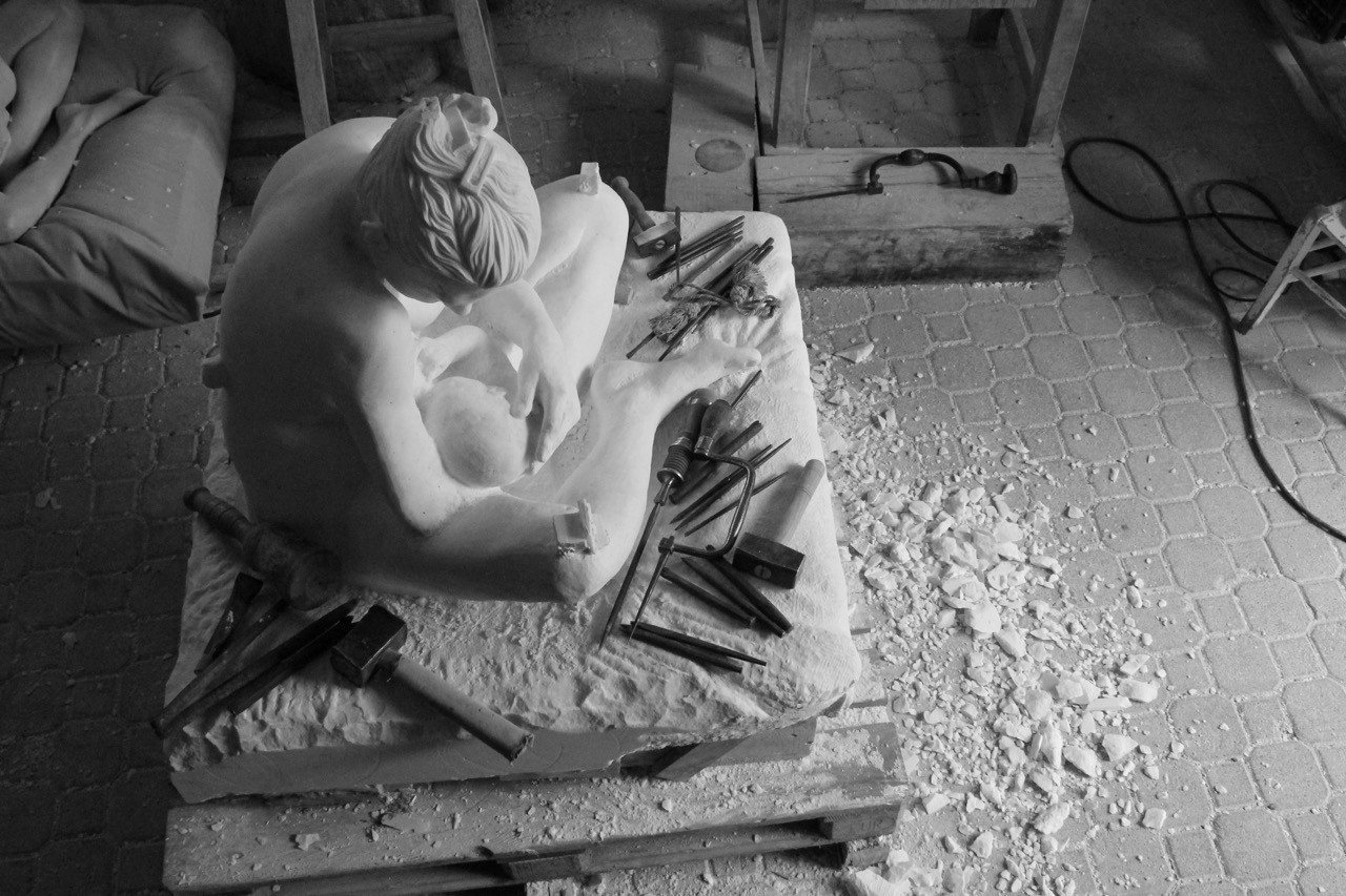 “Mother and Child” in Cararra Marble, nears completion at Atelier Dario Tazzioli in Frassinoro in 2015
